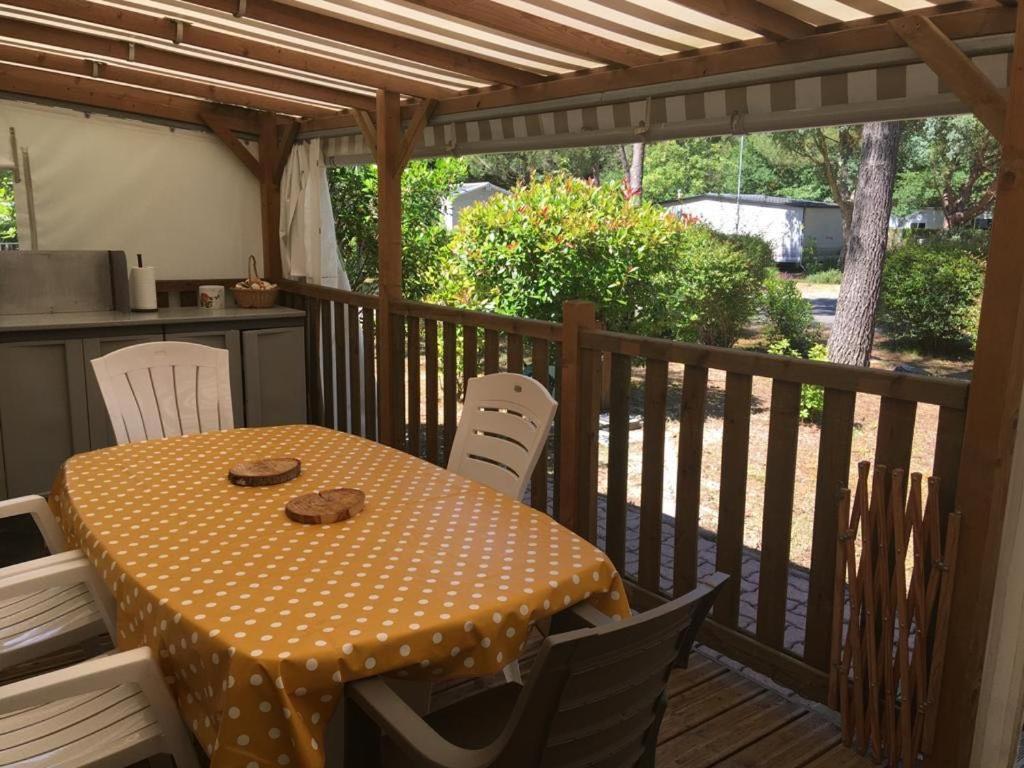 Mobil-Home 4-6 Personnes แซ็งต์-จูเลียง-อ็อง-บอร์ง ภายนอก รูปภาพ